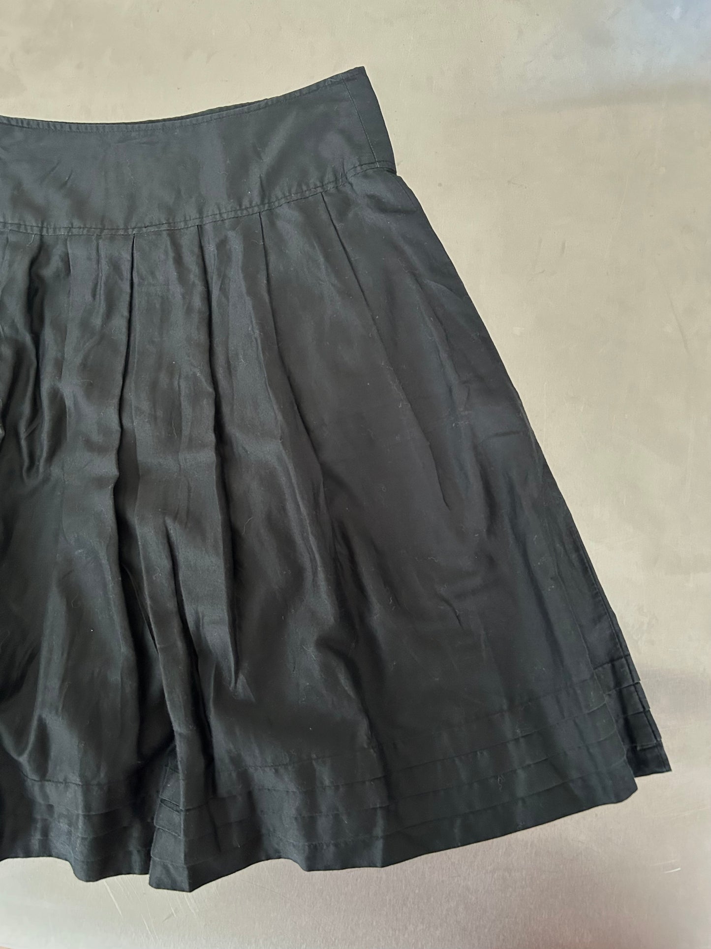 90s BLACK PLEATED MIDI SKIRT