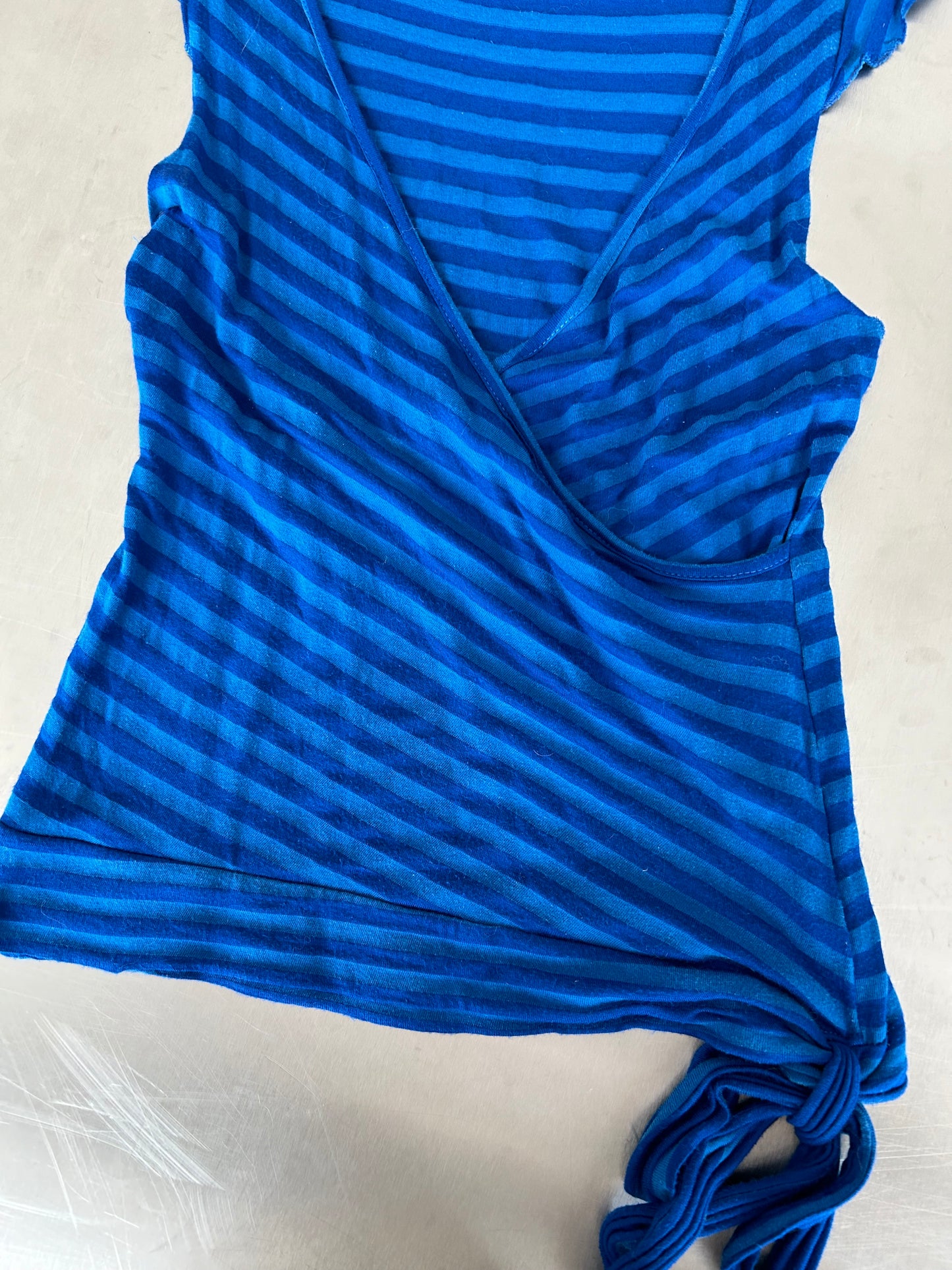 90s STRIPED BLUE TOP