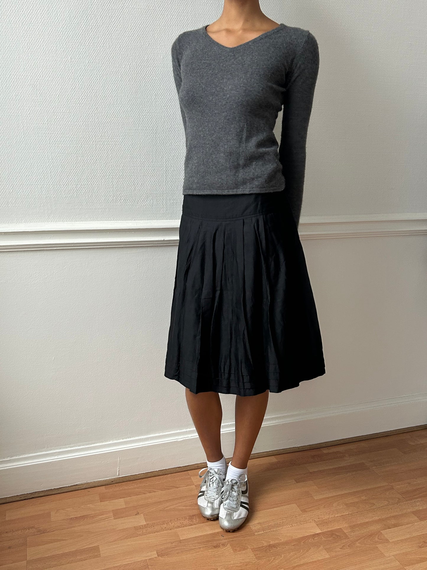 90s BLACK PLEATED MIDI SKIRT